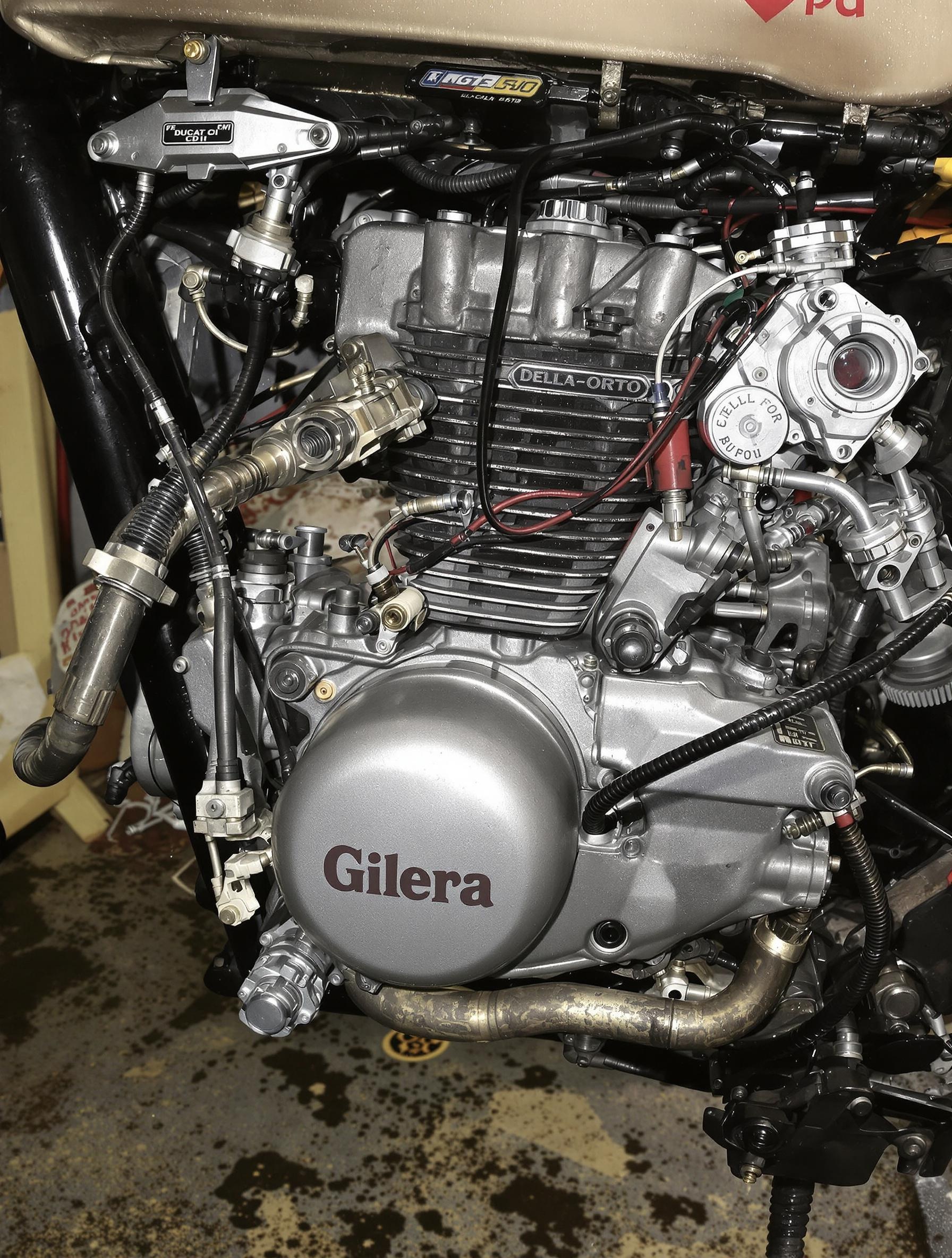 Moteur Derbi 2T de la Gilera SMT 50 avec radiateur et carburateur Dell'Orto