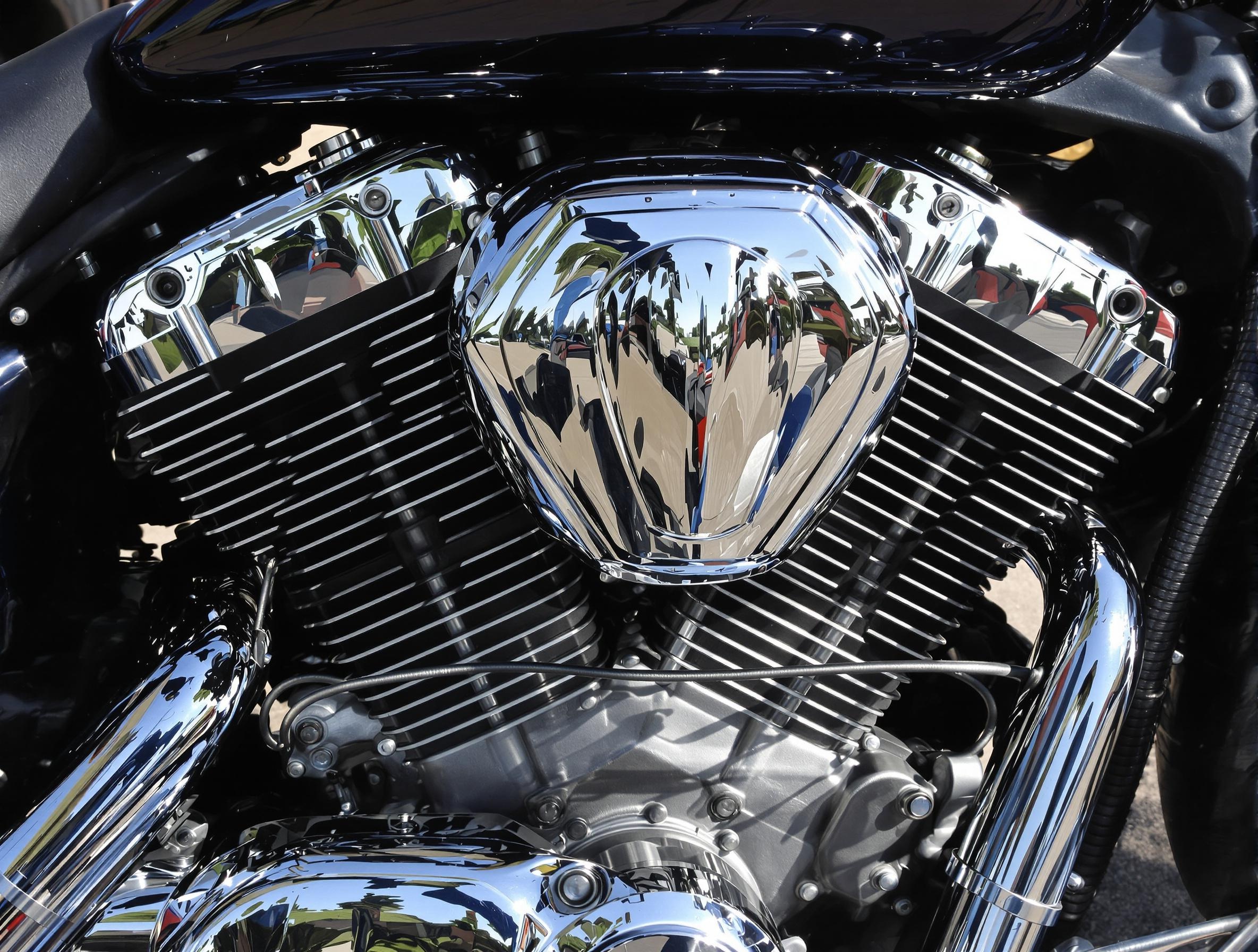 Bloc moteur bicylindre en V Honda Shadow 125, culasses apparentes et démarreur visible