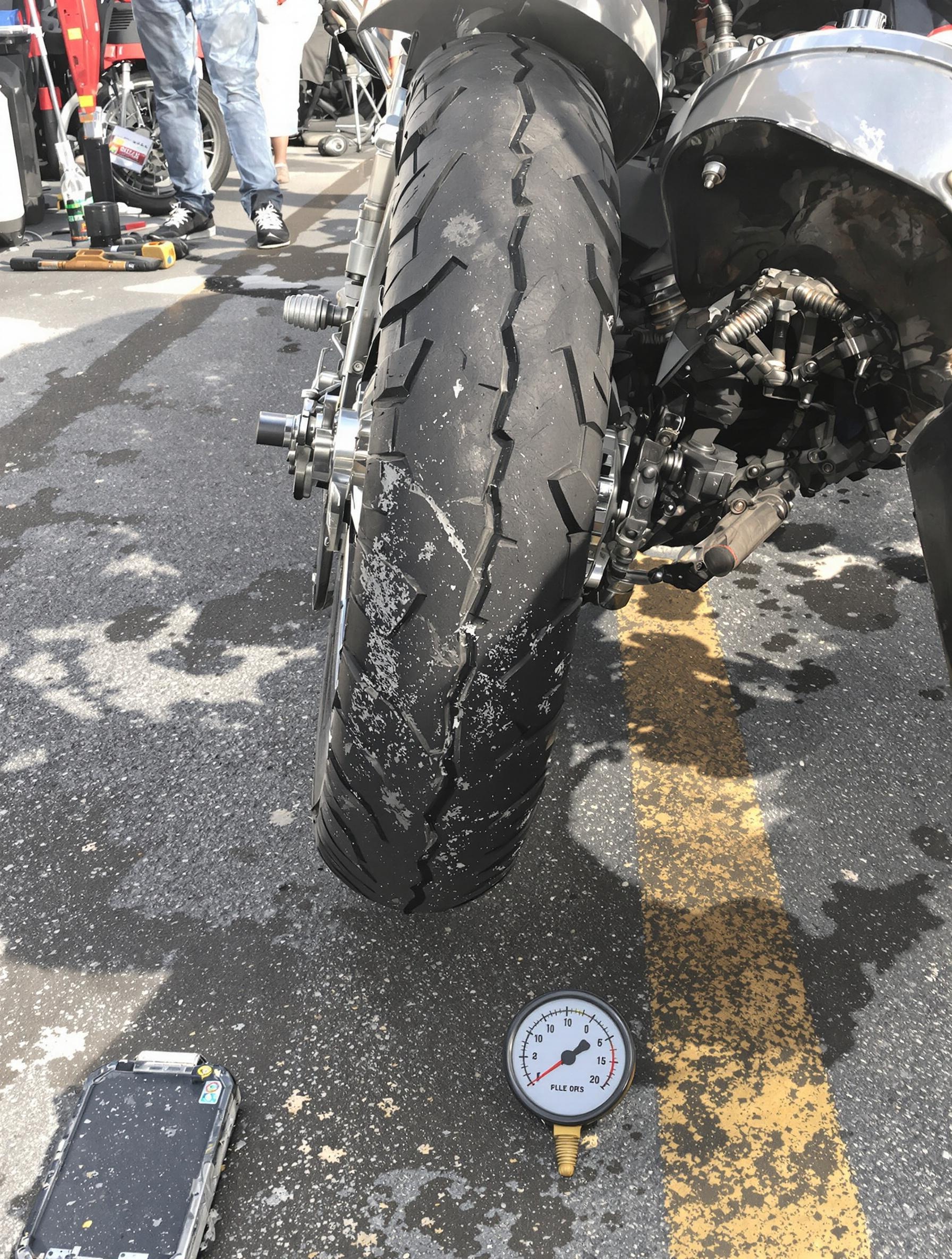 Pression pneu et usure flanc side-car atelier