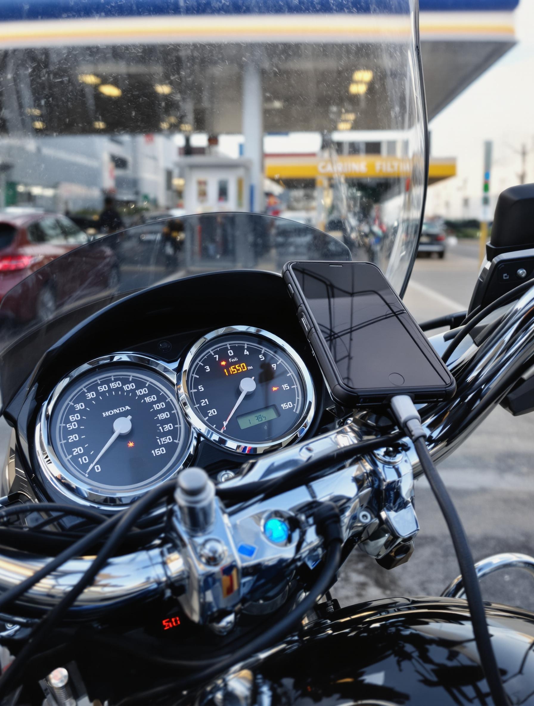 Tableau de bord Honda Shadow 125 jauge essence smartphone